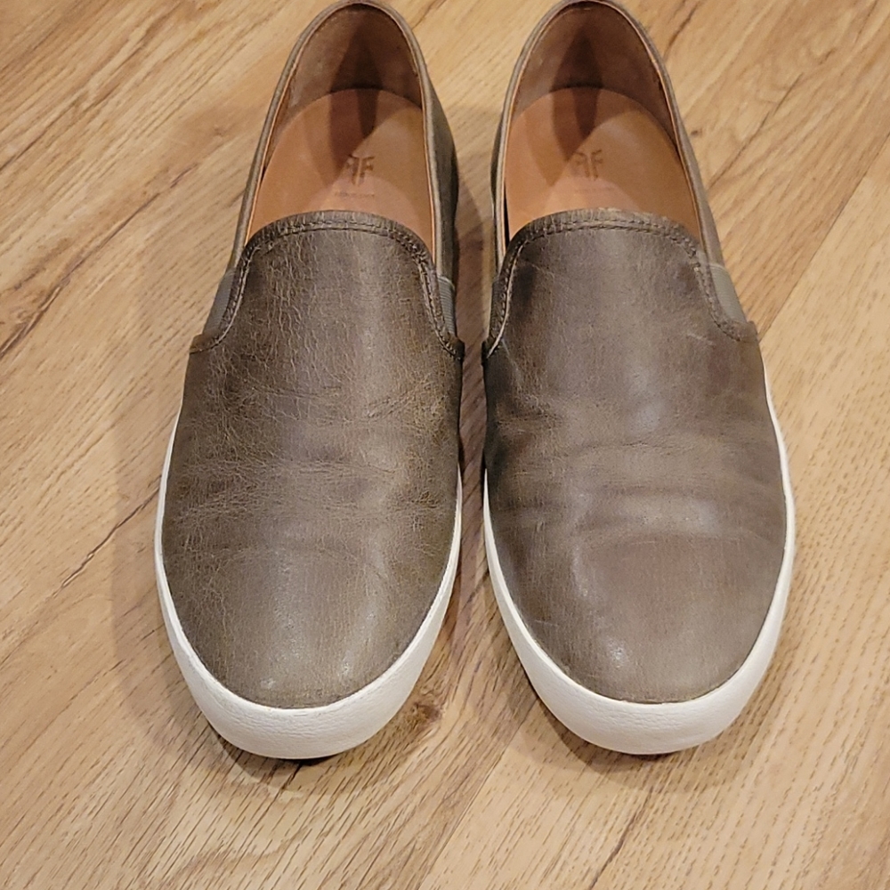 FRYE Leather Slip On - Like New! - Picture 4 of 6